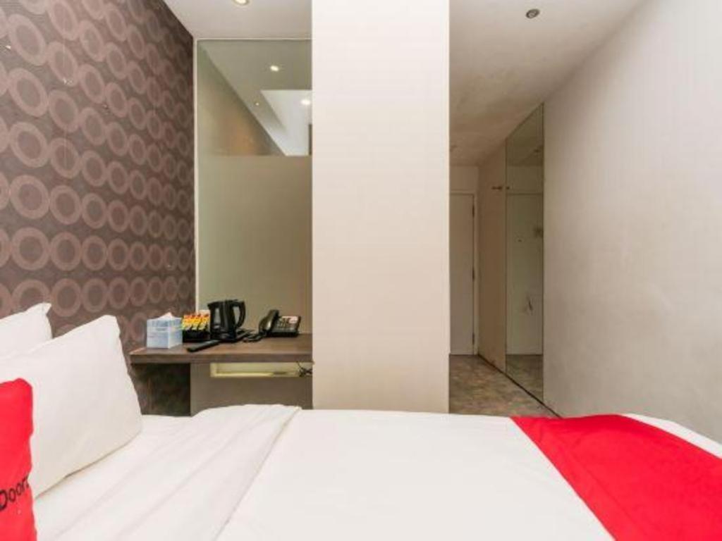 Reddoorz Hotel Plus @ Little India สิงคโปร์ ภายนอก รูปภาพ