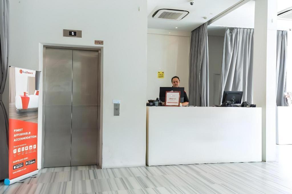 Reddoorz Hotel Plus @ Little India สิงคโปร์ ภายนอก รูปภาพ